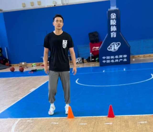 赛事赛程-辽宁训练师晒视频！助赵继伟李晓旭恢复训练，下次热身应该能打？