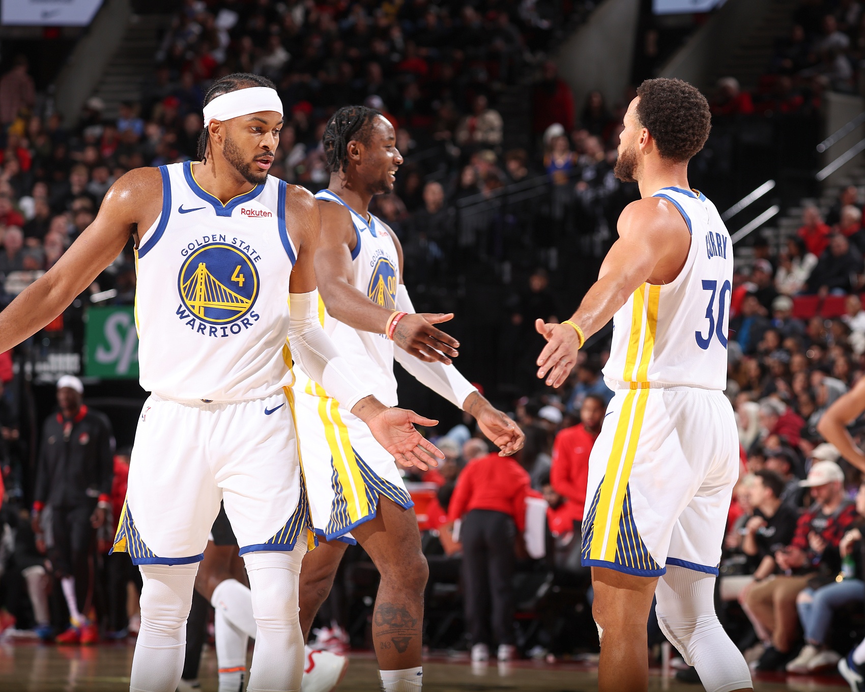 足球投注-库里谈穆迪：他的三分非常有帮助 他不在乎命中率&amp;投篮没有压力