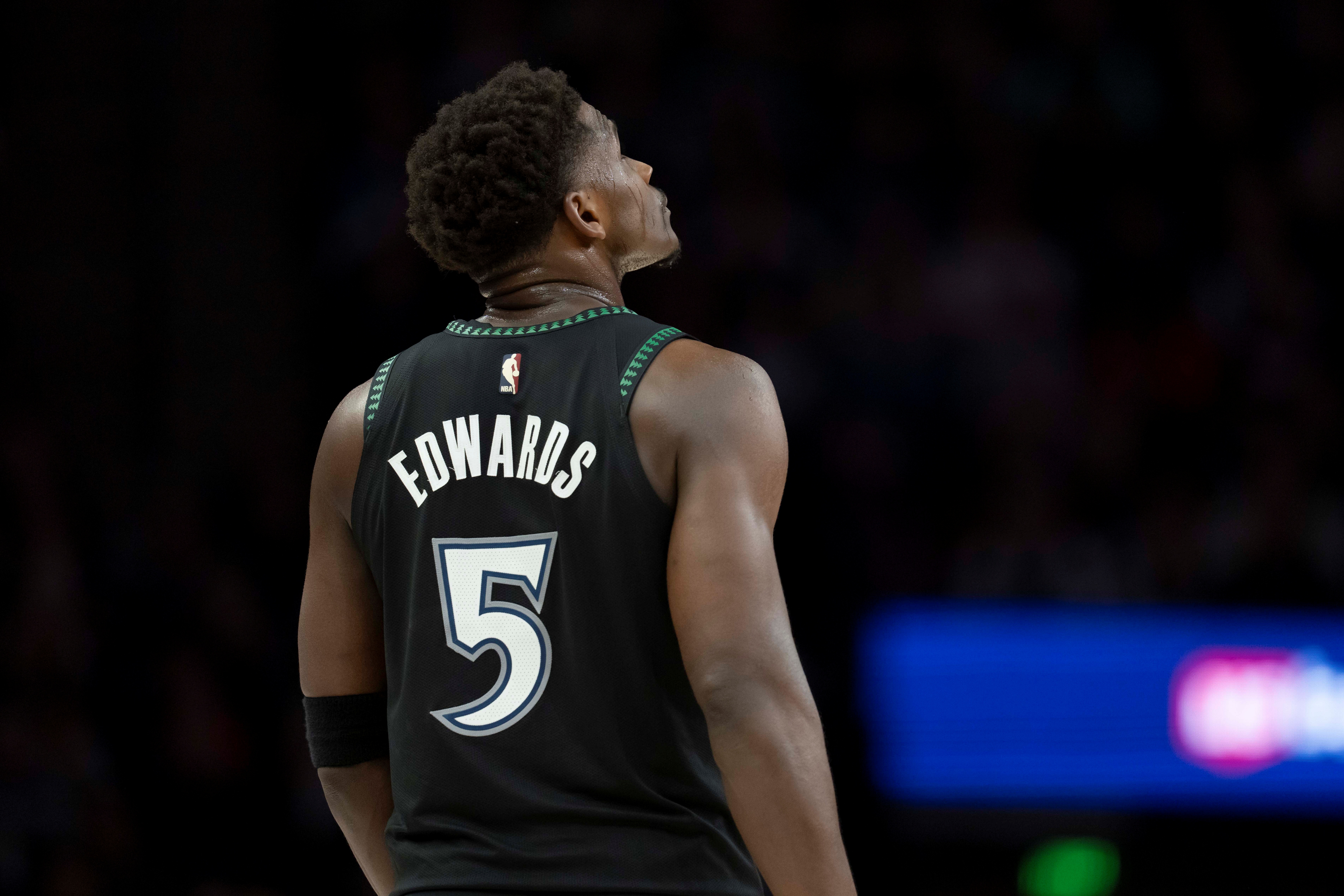 注册入口-铁麻了！爱德华兹15中2&amp;三分10中1&amp;罚球10中9 仅得14分4助攻